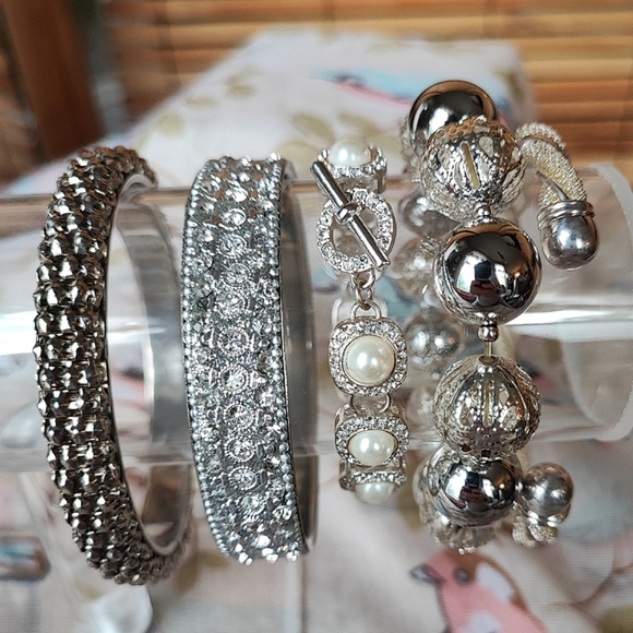 Bundle of 5 Silver and Gold Tone Pearl Bangle Toggle Fidget Bracelets Vintage - Picture 2 of 8